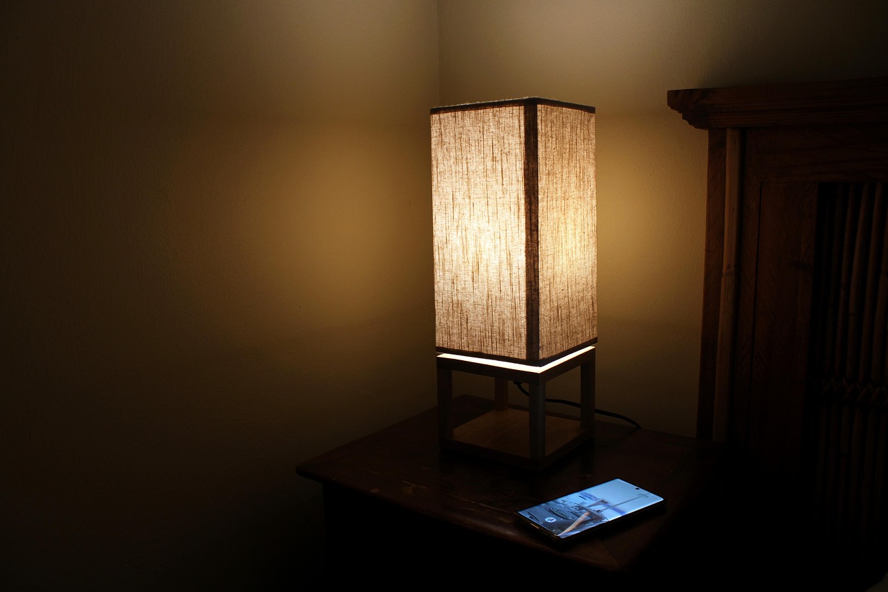 Small tripod bedside lamp with linen shade